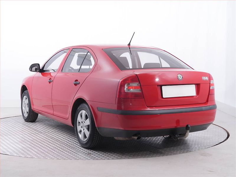 Škoda Octavia (2011) 1.6, Park. senzory - fotka 4 z 15