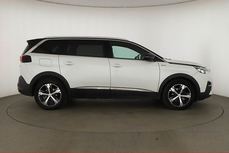 Peugeot 5008 (2019) PureTech 180 - fotka 6 z 21