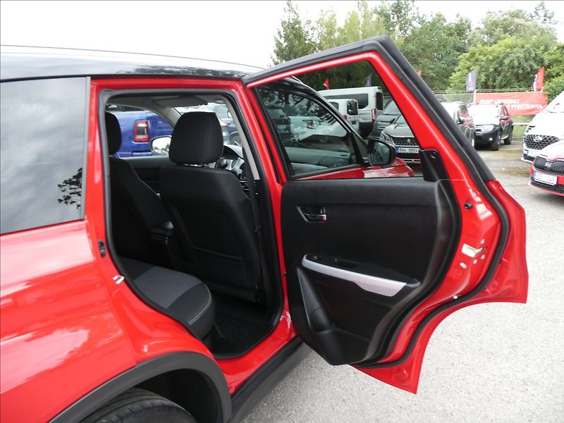 Suzuki Vitara 1,6 VVTi AUTOMAT,serviska,závě - fotka 27 z 50