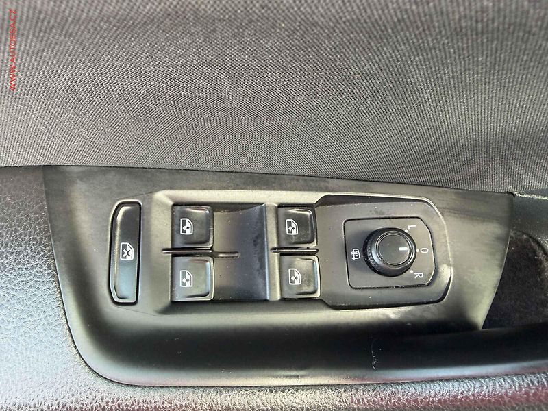 Volkswagen Passat (2019) 1.5 TSi, ČR, AC, tempo, park - fotka 11 z 18