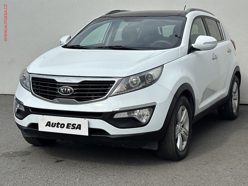 Kia Sportage (2012) 1.7 CRDi, Premium, panor - fotka 3 z 19