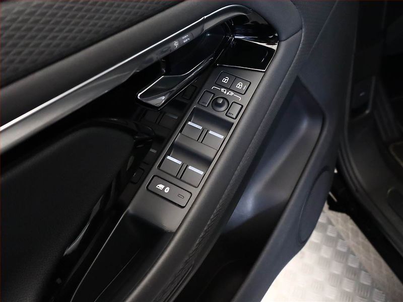 Land Rover Range Rover Evoque (2022) D165 AWD - fotka 17 z 19