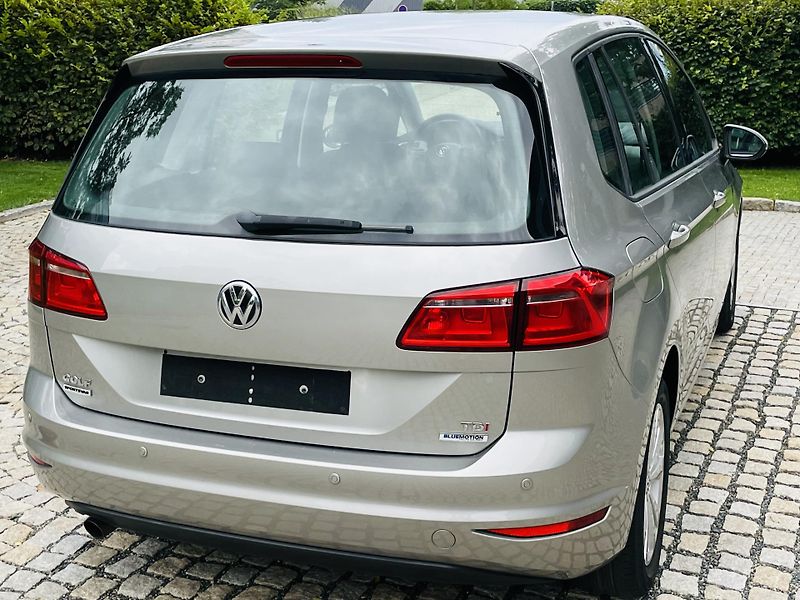 Volkswagen Golf Sportsvan 1.6TDI MANUÁL SENZORY TEMPOMAT - fotka 12 z 40