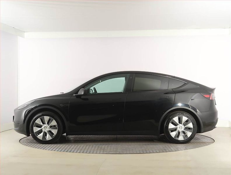 Tesla Model Y (2023) RWD LFP 60kWh, SoH 98% - fotka 3 z 32
