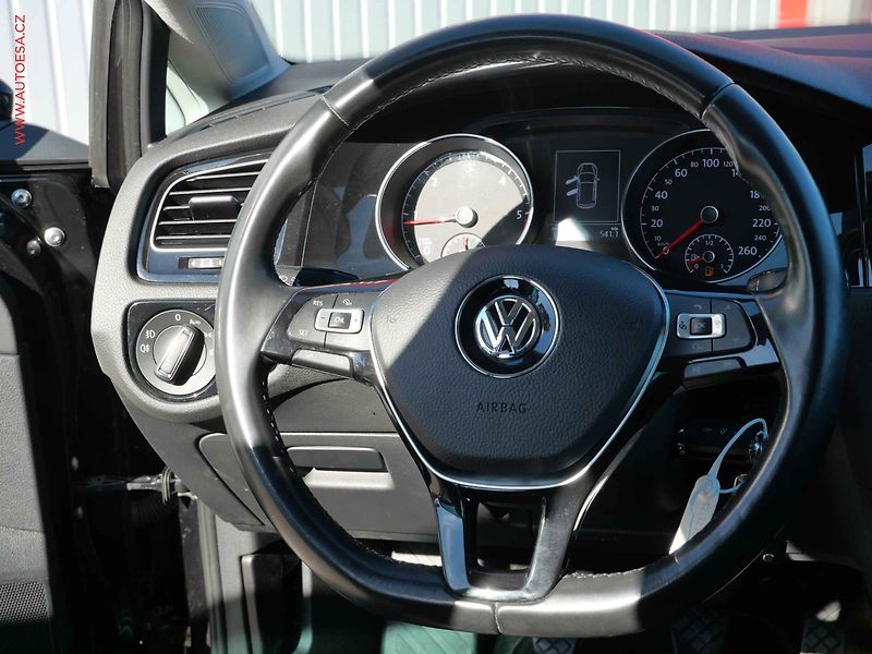 Volkswagen Golf (2015) 2.0 TDi VII, Highline - fotka 11 z 23
