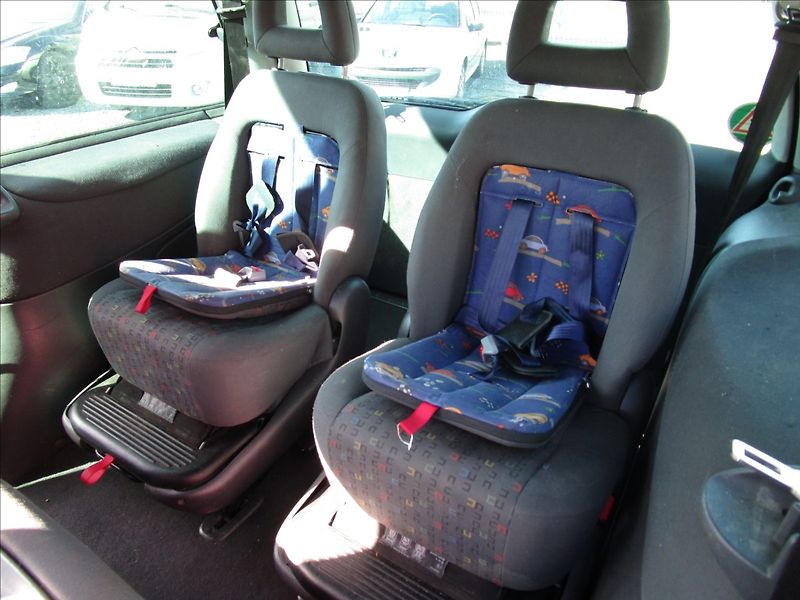 Volkswagen Sharan 1.9TDi aut. klima, 7 míst - fotka 31 z 43