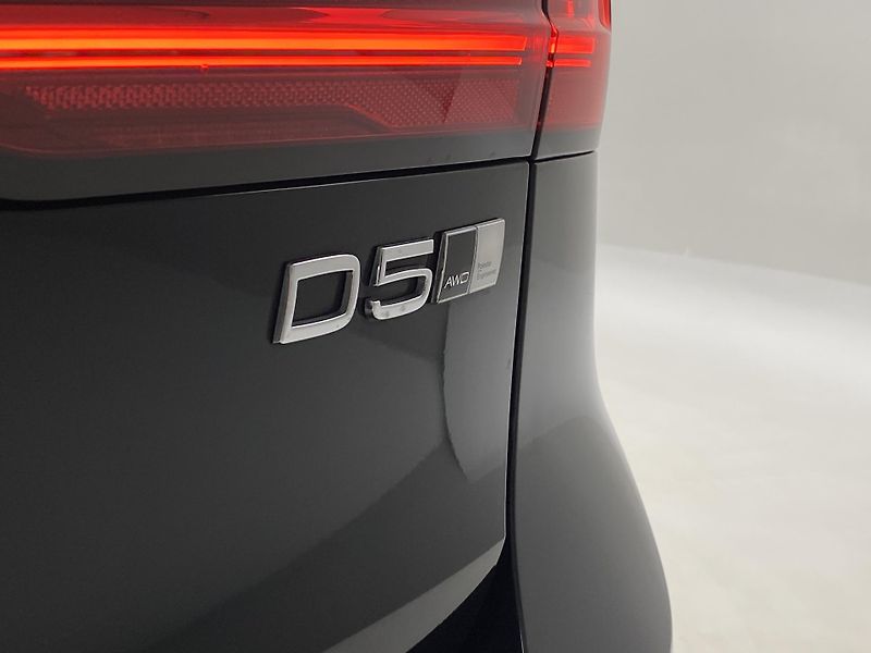 Volvo V90 CC D5 AWD MOMENTUM POLESTAR  - fotka 37 z 46
