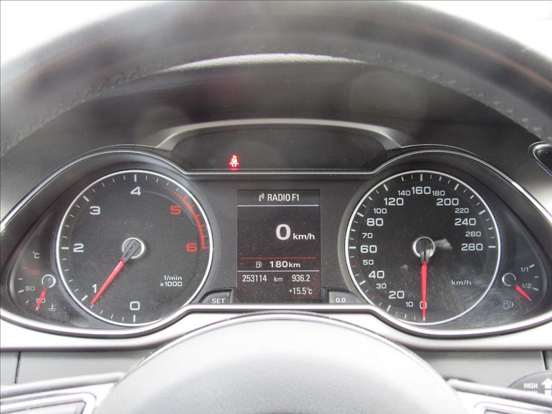 Audi A4 Avant 2,0 TDi 130KW Attraction - fotka 13 z 36