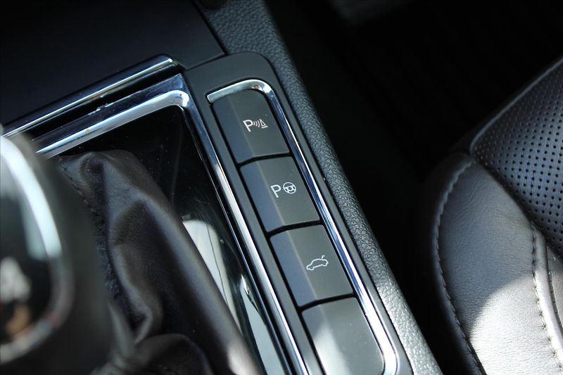 Škoda Superb 3.6 FSI 4x4 L&K NAVI DPH ČR - fotka 20 z 25