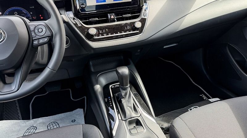 Toyota Corolla Sedan Active - fotka 19 z 22