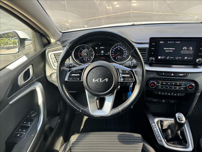 Kia Ceed 1,6 CRDI Exclusive ČR DPH - fotka 16 z 25