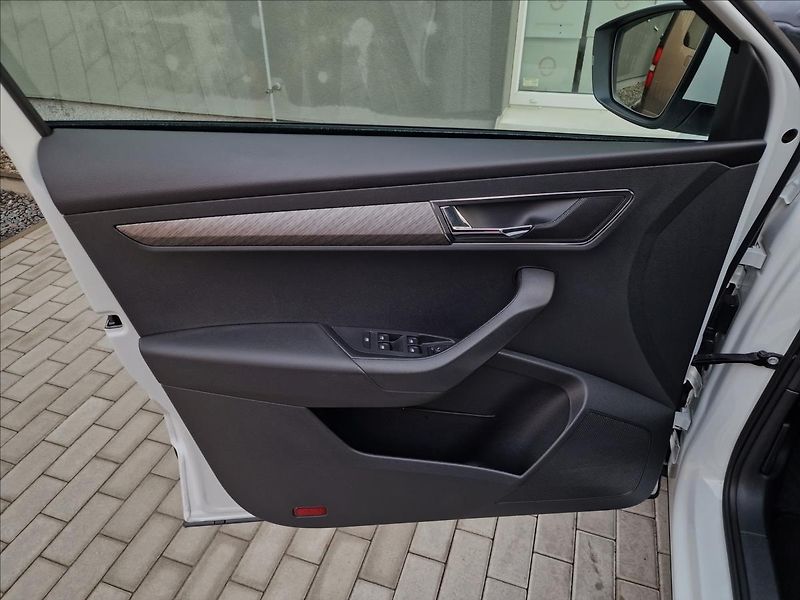 Škoda Karoq 2.0TDI DSG Style,ČR,1.Majitel - fotka 39 z 50
