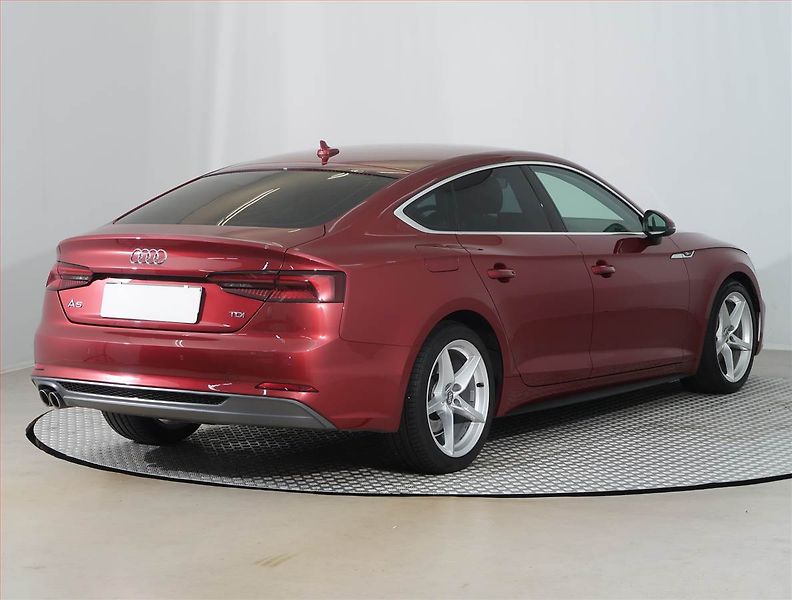 Audi A5 (2018) S-Line 2.0 TDI - fotka 5 z 18