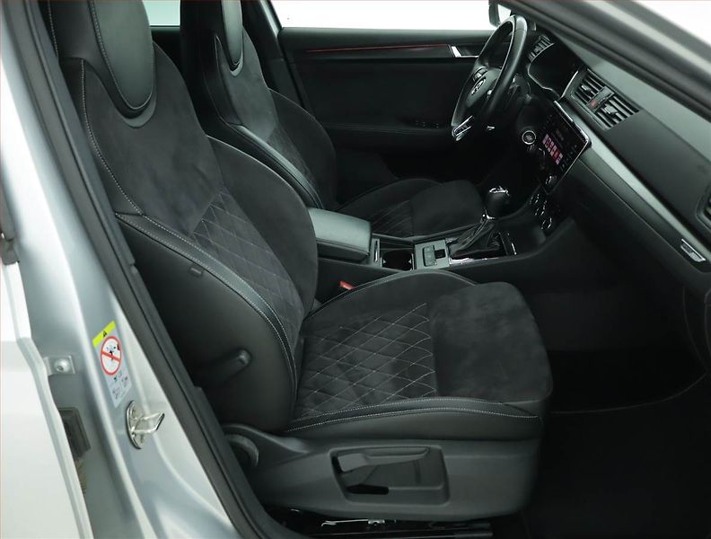Škoda Superb (2022) Sportline 2.0 TDI - fotka 9 z 18