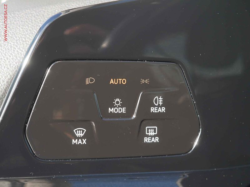 Volkswagen Golf (2020) 1.5 TSi, ČR, AC, LED, kmara - fotka 16 z 19