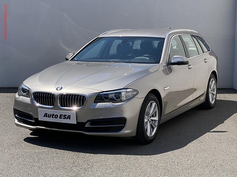 BMW Řada 5 (2016) 2.0d 520d, ČR, LED - fotka 3 z 20