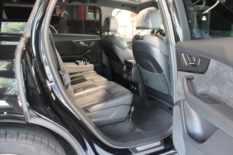 Audi Q7 50 TDi quattro Competition Plu - fotka 31 z 39
