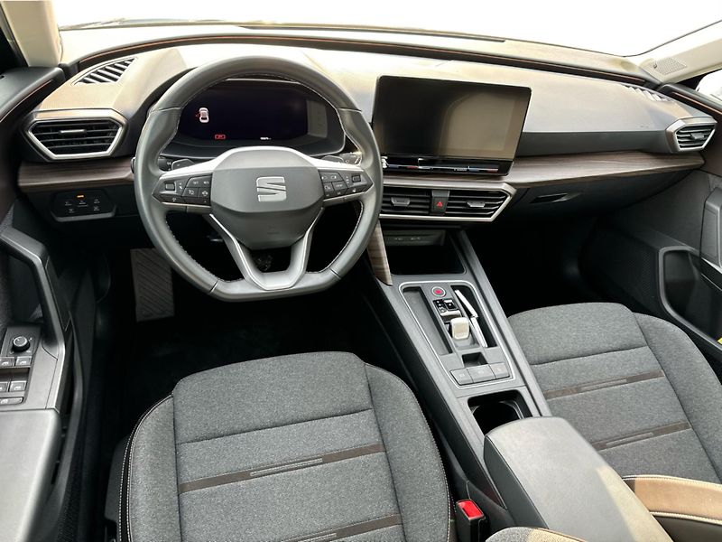 Seat Leon Xcellence 1.5 eTSI 110 kW DSG - fotka 10 z 21