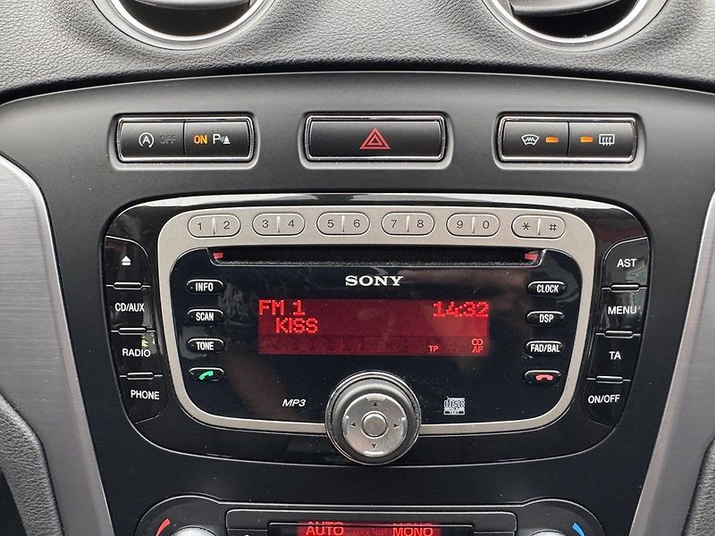 Ford Mondeo (2013) 1.6i EcoBoost Titanium Xenony - fotka 14 z 50