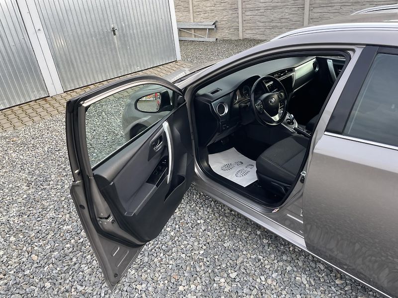 Toyota Auris 1.8i 16v HYBRID AUT NAVI CAM!! - fotka 148 z 166