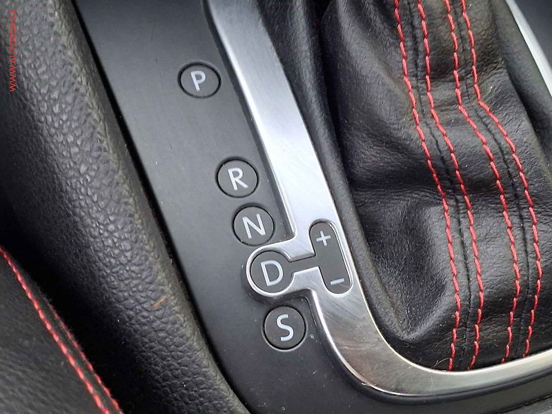 Volkswagen Golf (2011) 2.0 TSi, GTi, DSG - fotka 14 z 20