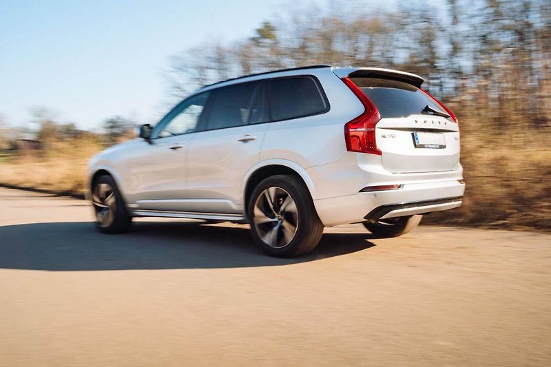 Volvo XC90 (2022) B5 AWD - fotka 28 z 28
