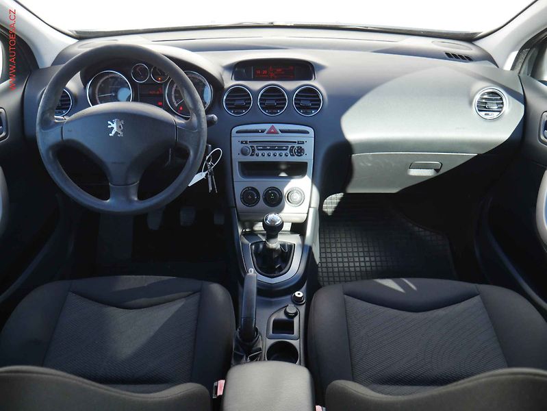 Peugeot 308 (2010) 1.6 16V, ČR - fotka 8 z 15