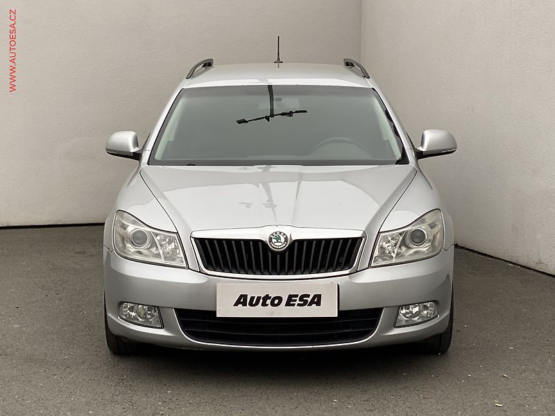 Škoda Octavia (2012) 1.6TDi, AC, temp - fotka 2 z 18