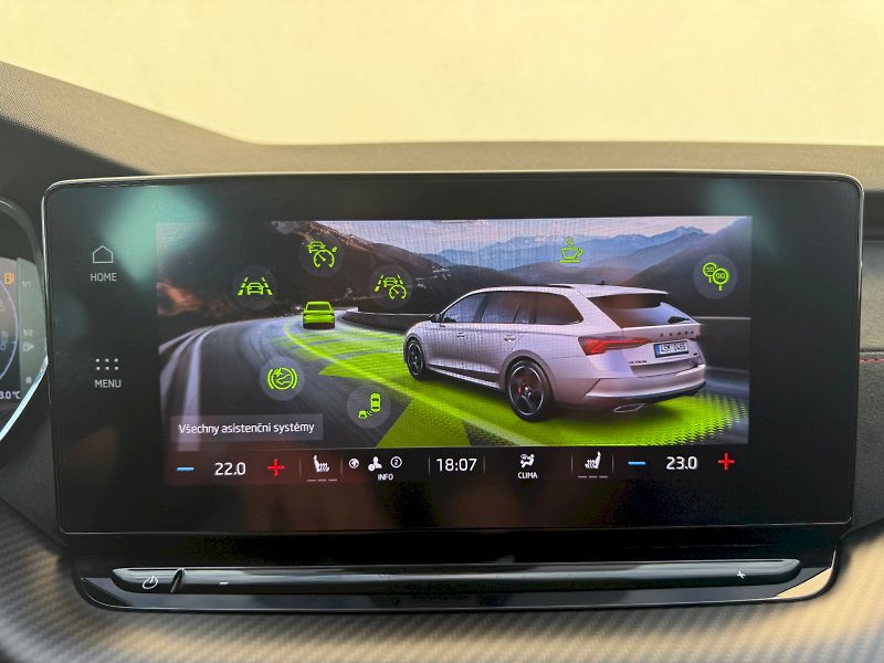 Škoda Octavia (2022) Combi RS 2,0 TSI 180 kW 7-stup - fotka 23 z 27