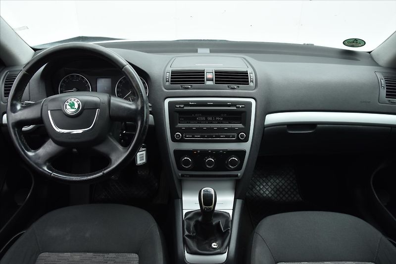 Škoda Octavia 1.6 TDI  77kW KLIMA SERVIS.KN. - fotka 12 z 19