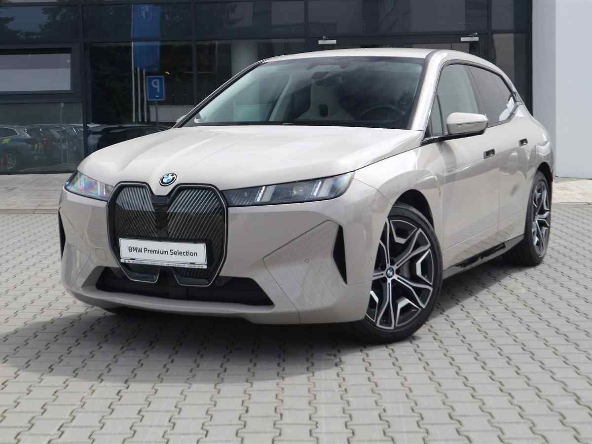 BMW iX