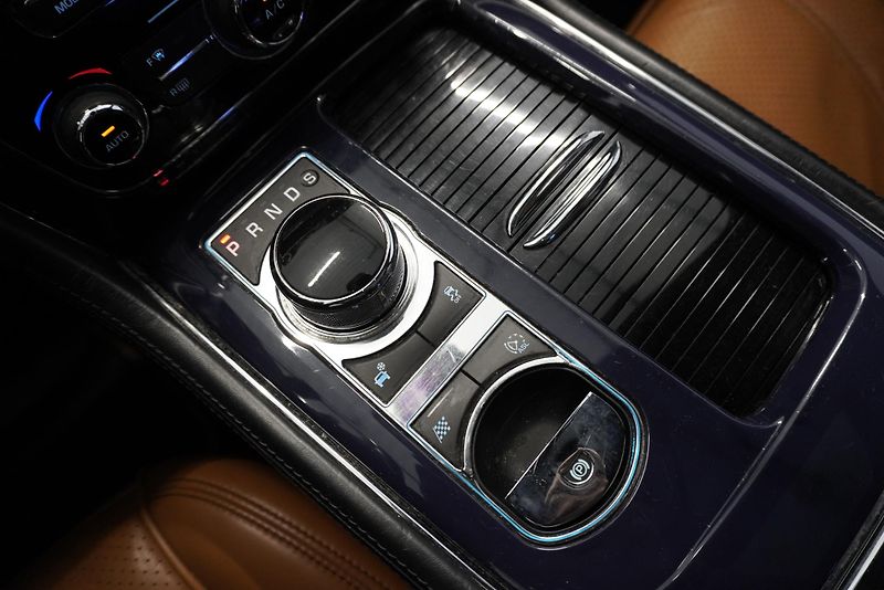 Jaguar XJ (2012) XJ  3,0D V6 AUTOMAT - fotka 23 z 39