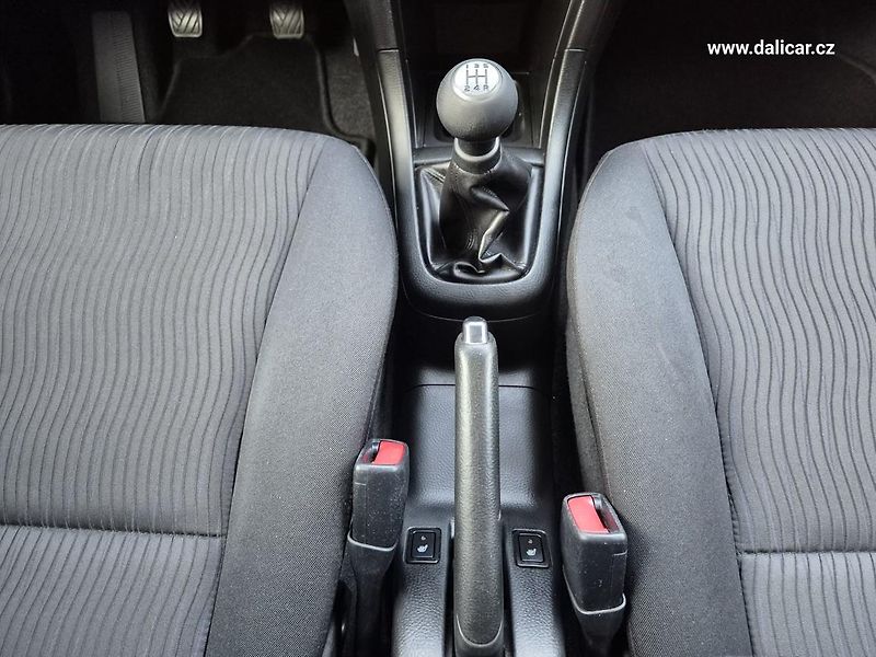 Suzuki Swift (2011) 1.2i 69KW 4x4 klima - fotka 27 z 52