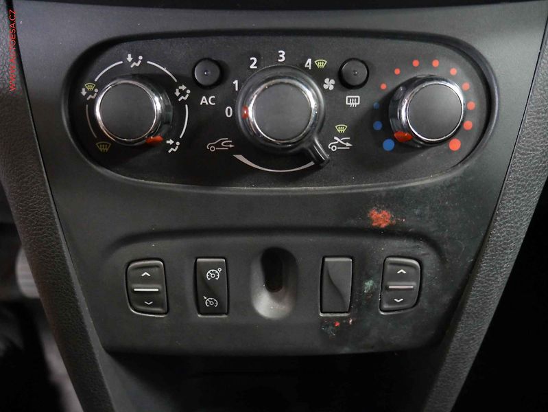 Dacia Sandero (2013) 1.0TCe, 2.maj,ČR, AC, tempo - fotka 16 z 16