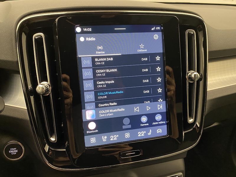 Volvo XC40 (2025) B3 AUT DARK PLUS - fotka 43 z 48