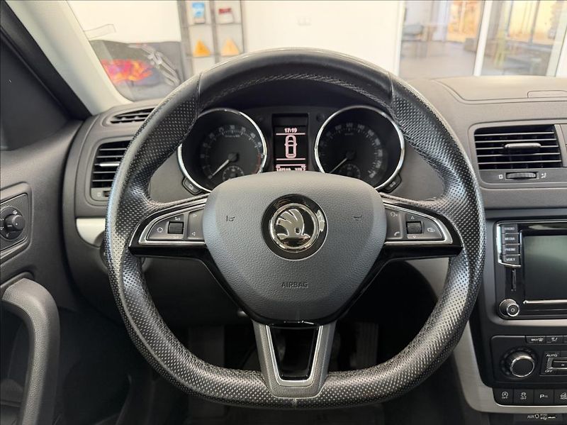 Škoda Yeti 2,0 TDi Outdoor 4x4, xeno/LED - fotka 15 z 33