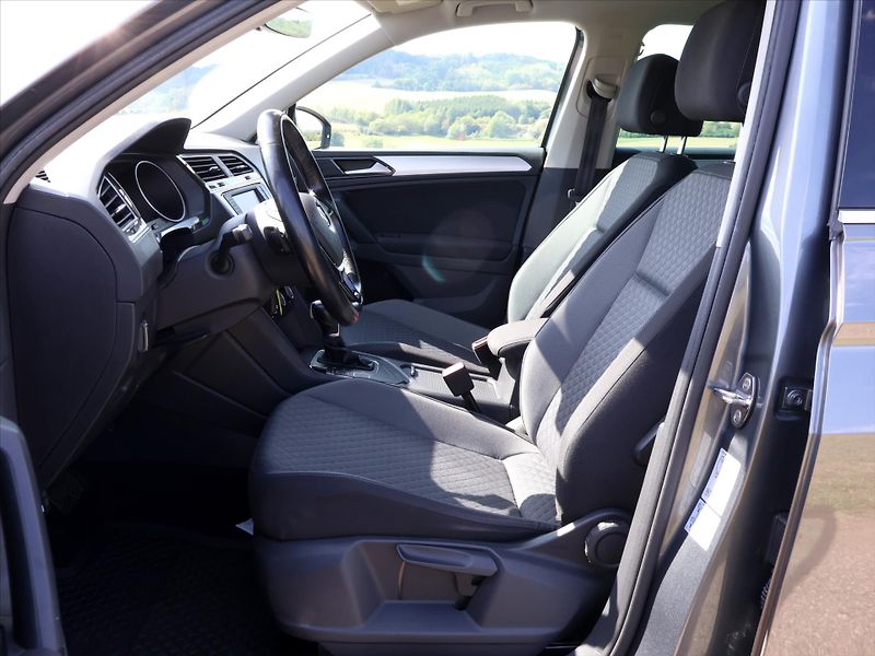 Volkswagen Tiguan 1,4 TSI 110kW DSG LED 1.Maj. - fotka 11 z 27
