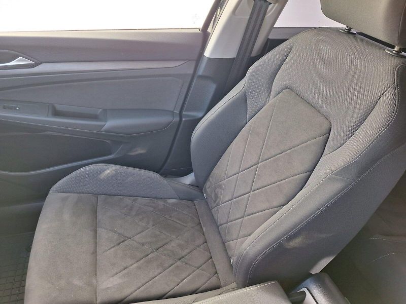 Volkswagen Golf (2023) Variant VIII / 2.0 TDI / 110 k - fotka 31 z 33