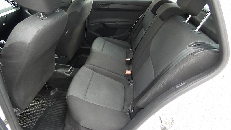 Škoda Fabia Combi 1.0 TSI Active Tour - fotka 16 z 19