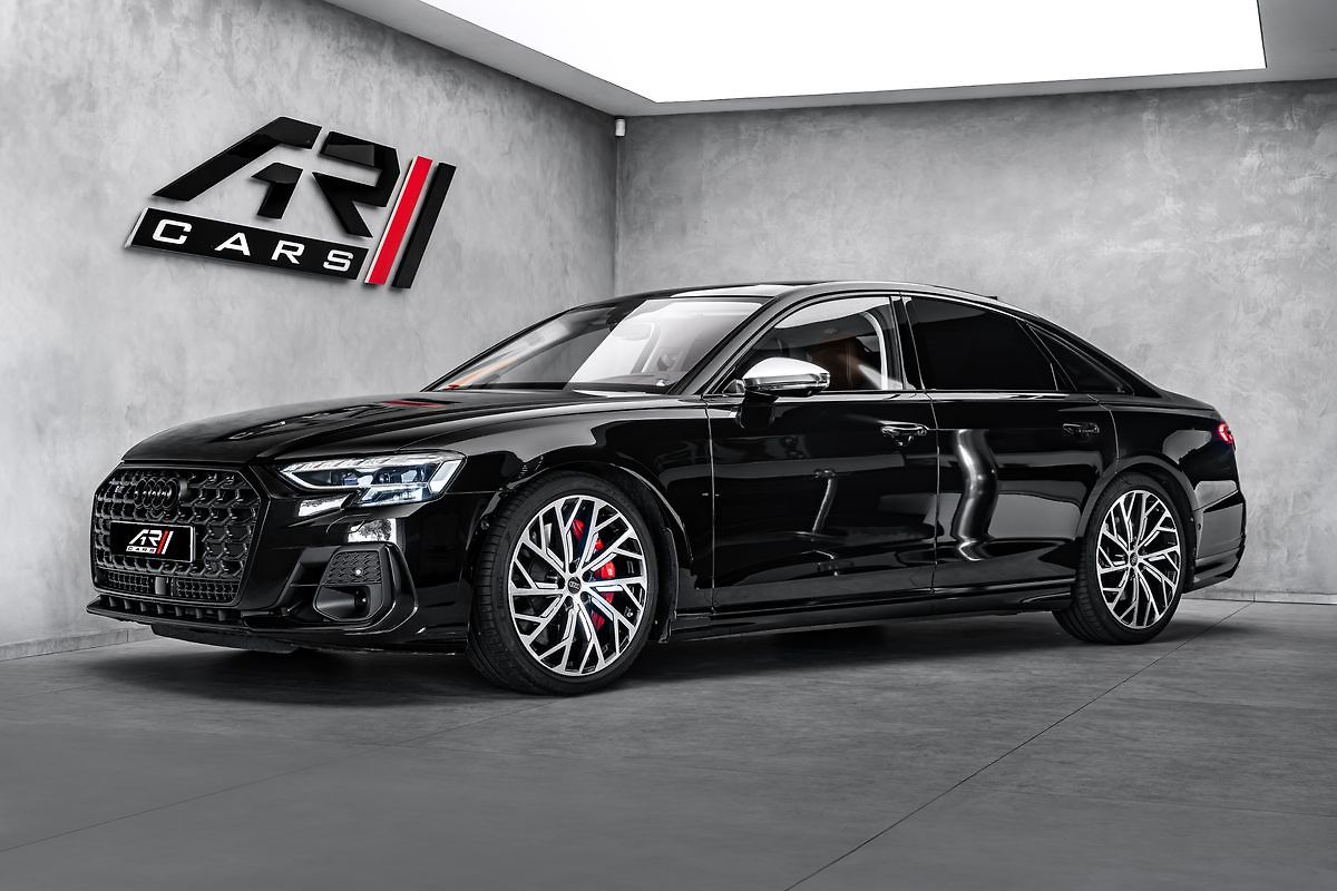 Audi S8 Exclusive masáže Pano HuD