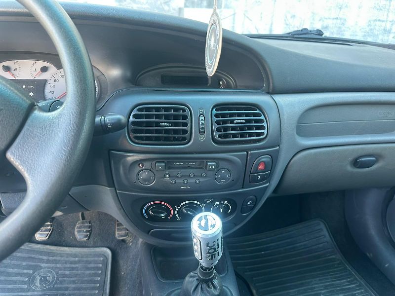 Renault Mégane (2001) 1.6i 16V - 79KW - fotka 12 z 20