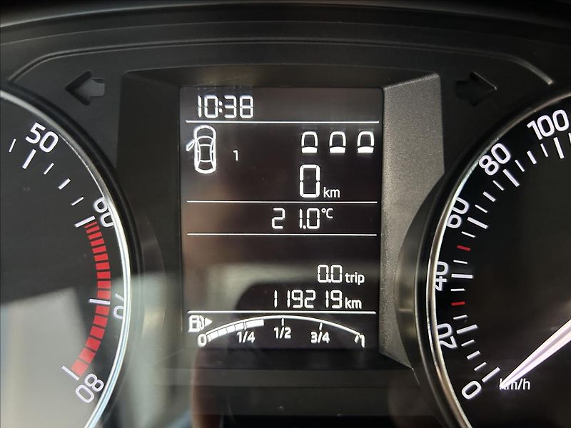 Škoda Fabia 1,0   TSI 70kW,AMBITION,SERVIS - fotka 11 z 17