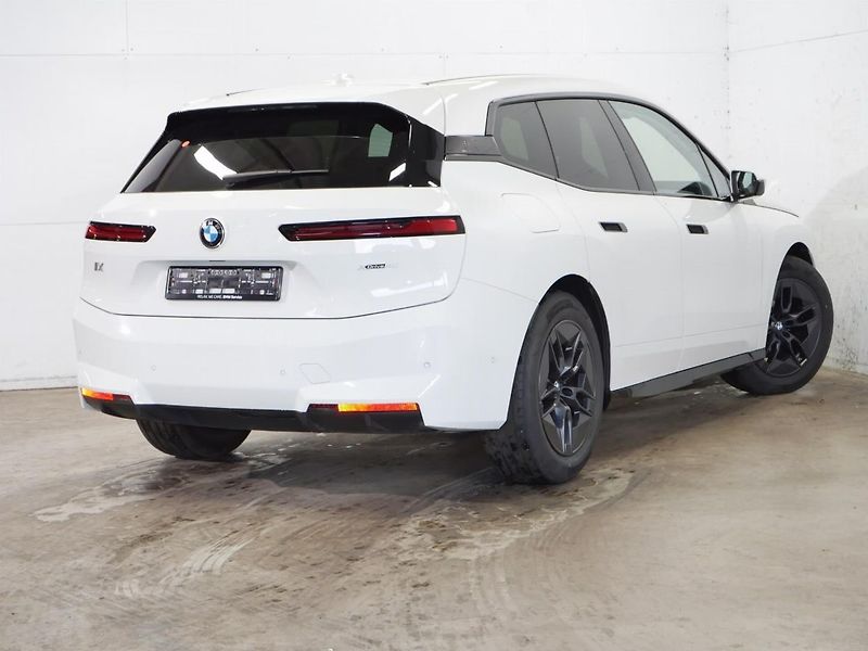 BMW iX xDrive45 HuD DA+ Taž Venti - fotka 3 z 7