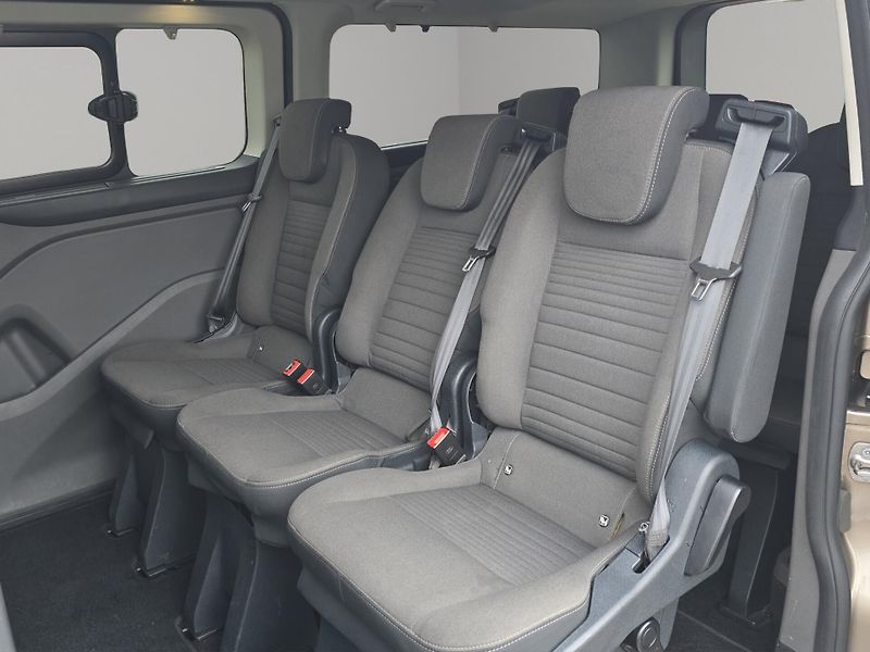 Ford Tourneo Custom (2020) 2.0 EcoBlue MHEV 136kW, 1. Maj - fotka 20 z 22