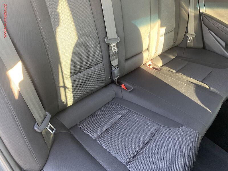 Hyundai i40 (2015) 1.7 CRDi, Automat - fotka 11 z 17