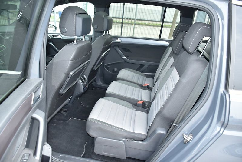 Volkswagen Touran (2021) R-Line 2,0 TDI 110kW 7DSG - fotka 27 z 35
