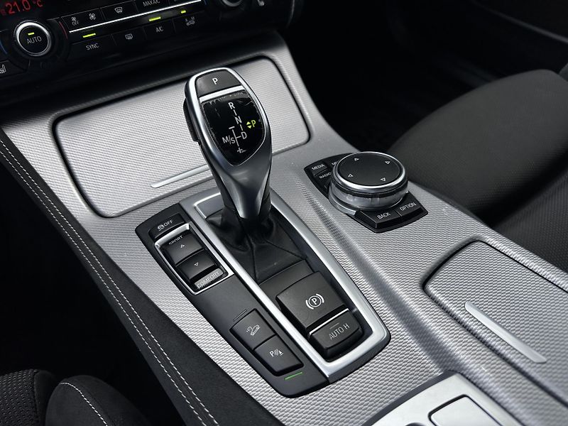 BMW Řada 5 525d xDrive M-Sport Touring - fotka 16 z 19