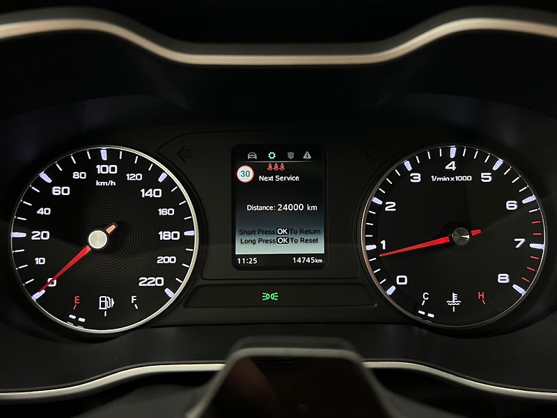 MG ZS 1.5 ESSENTIAL PLUS CZ 1.maj. - fotka 21 z 40