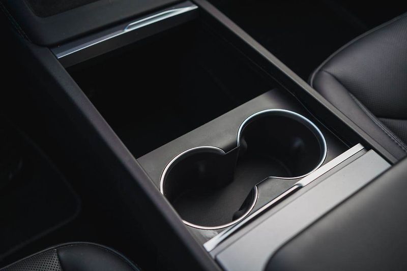 Tesla Model 3 (2023) Standard Range LFP, SoH 97% - fotka 24 z 26