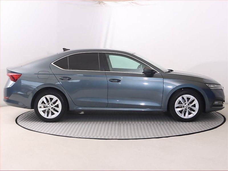 Škoda Octavia (2022) Ambition Plus 2.0 TDI - fotka 6 z 20
